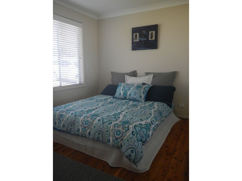 8 Curlew Crescent, Woodberry NSW 2322