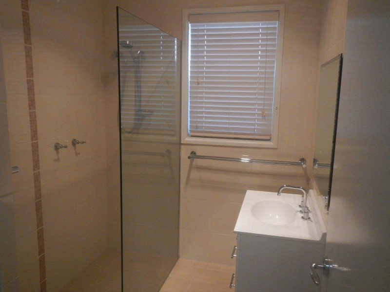 18 Southern Avenue, Tarro NSW 2322