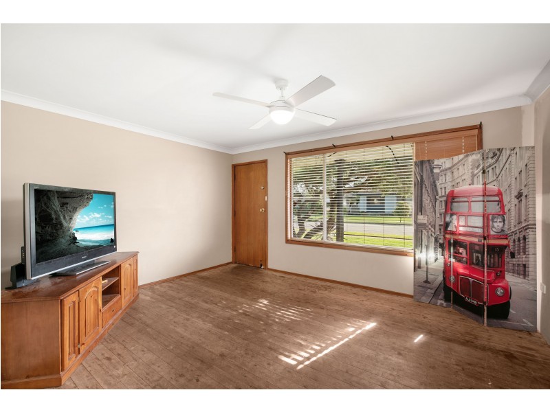 42 Burgess Parade, Tarro NSW 2322