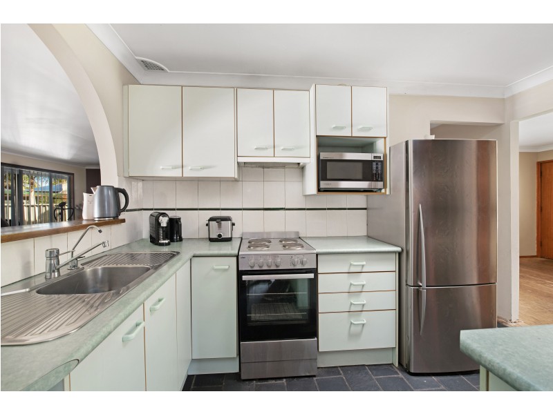 42 Burgess Parade, Tarro NSW 2322