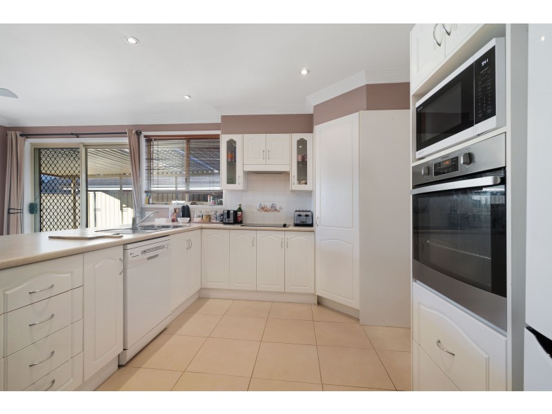 15 Streeton Drive, Metford NSW 2323