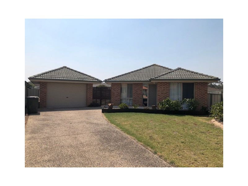 8 Dobell Place, Metford NSW 2323