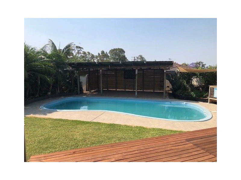 8 Dobell Place, Metford NSW 2323