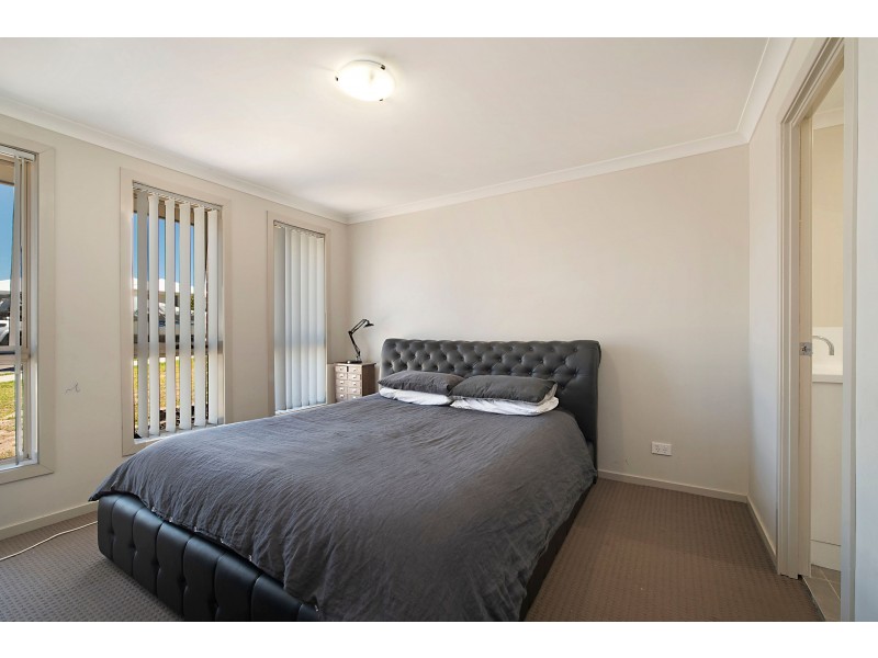 8 Lancaster Street, Thornton NSW 2322