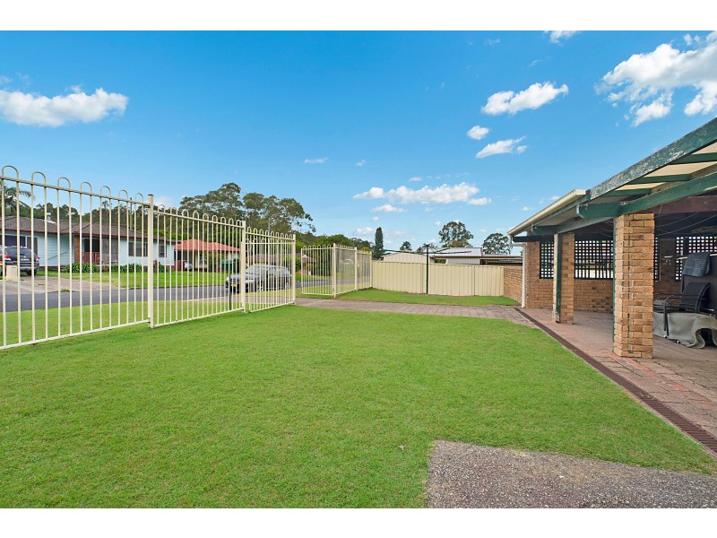 5 Deschamps Close, Thornton NSW 2322
