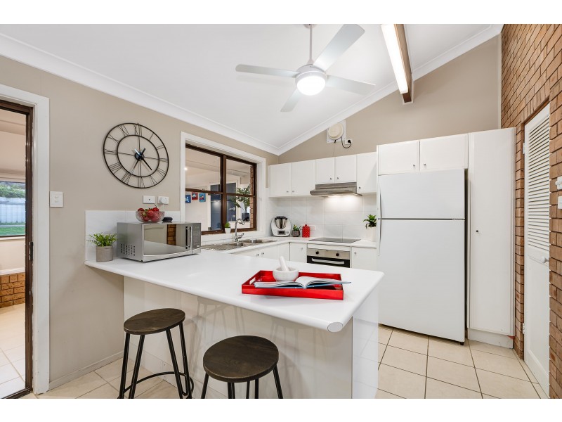 24 Stradbroke Avenue, Metford NSW 2323