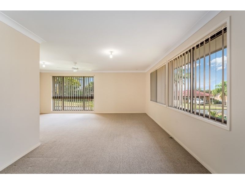 6 Barlow Close, Thornton NSW 2322