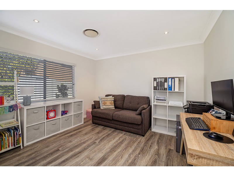 8 Barlow Close, Thornton NSW 2322