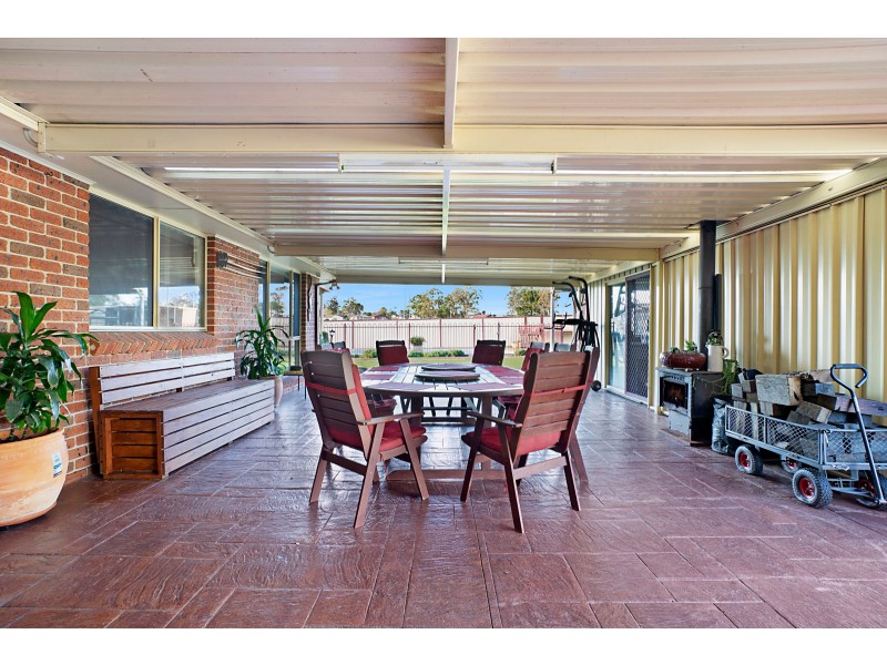 2 Woodbine Close, Woodberry NSW 2322