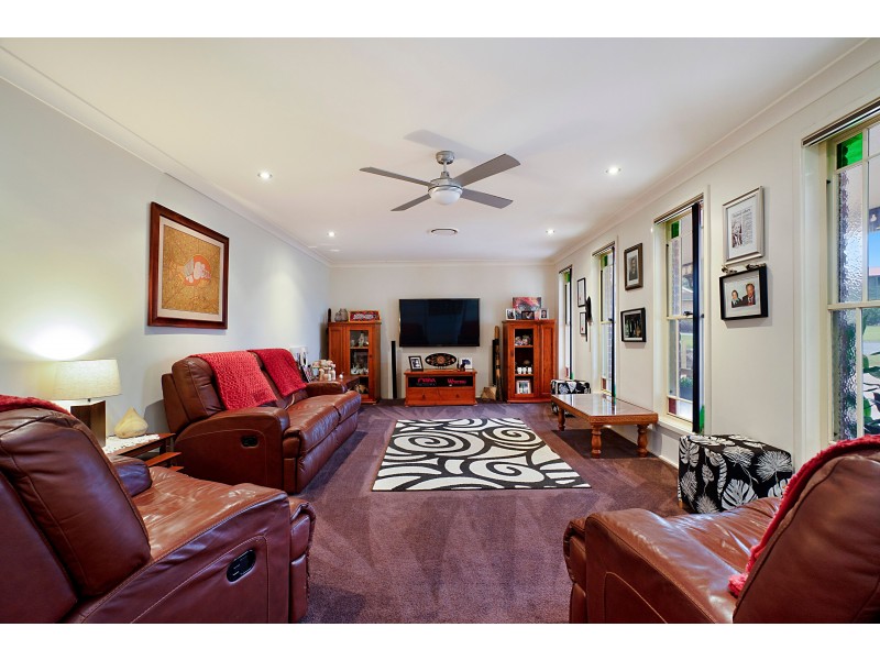 2 Woodbine Close, Woodberry NSW 2322