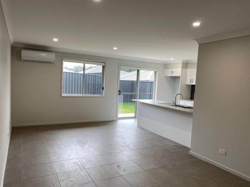2/11 Parkham Street, Thornton NSW 2322