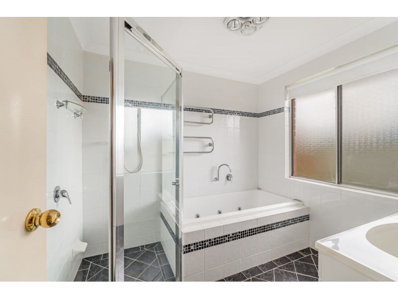 6 Barlow Close, Thornton NSW 2322