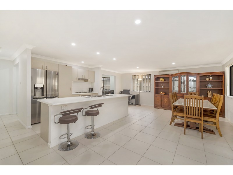 4 Jory Crescent, Raworth NSW 2321