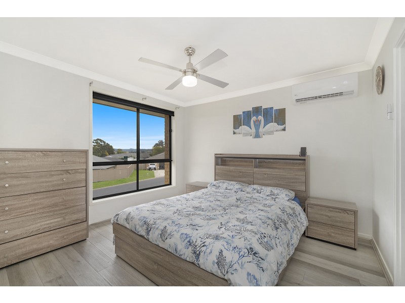 4 Jory Crescent, Raworth NSW 2321