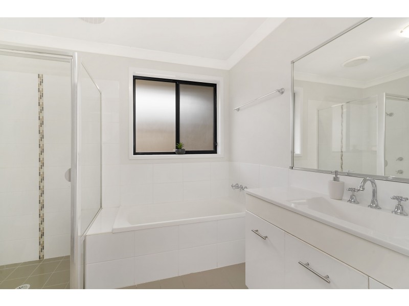 4 Jory Crescent, Raworth NSW 2321