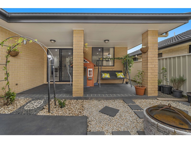 4 Jory Crescent, Raworth NSW 2321