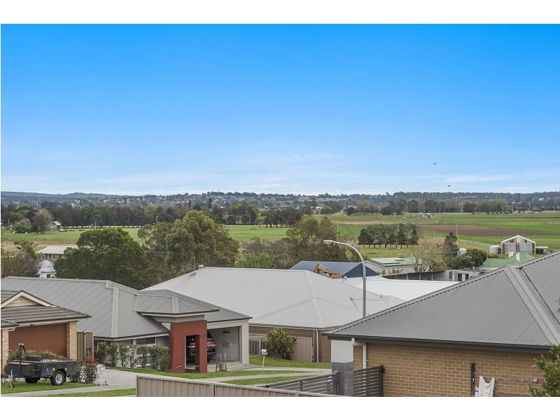 4 Jory Crescent, Raworth NSW 2321