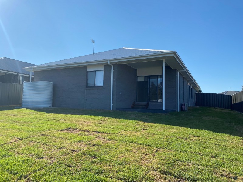 27 Birch Grove, Aberglasslyn NSW 2320