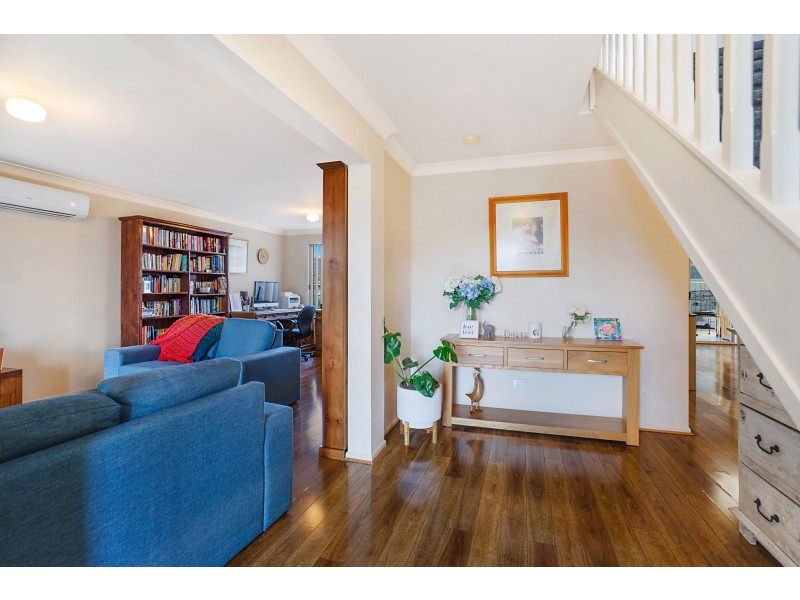 6 Featherwood Place, Thornton NSW 2322