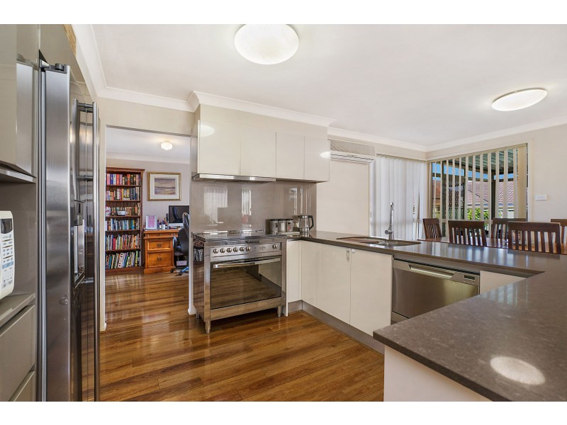 6 Featherwood Place, Thornton NSW 2322