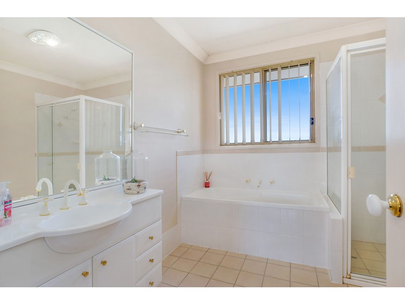 6 Featherwood Place, Thornton NSW 2322