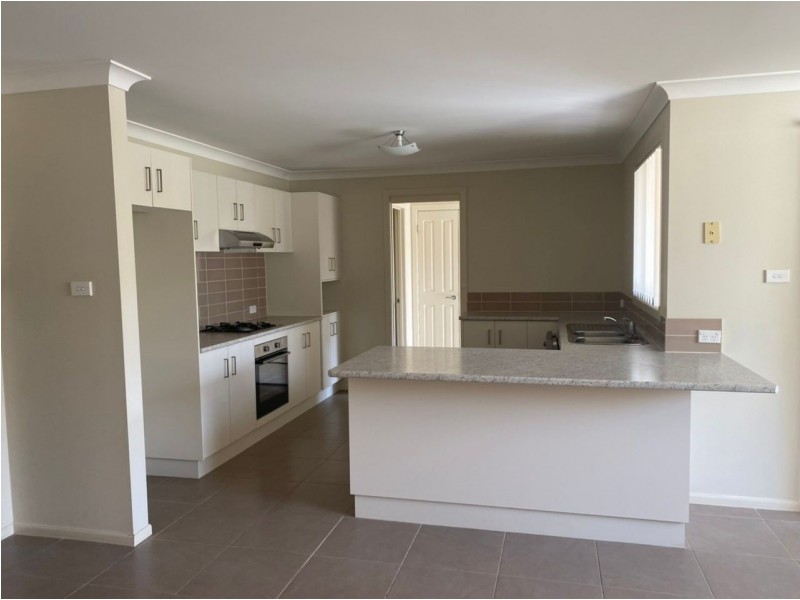 4/40 Dunkley Street, Rutherford NSW 2320