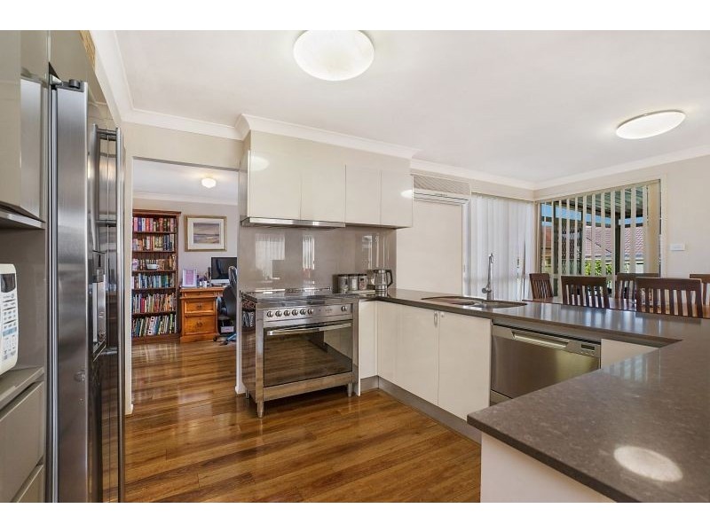 6 Featherwood Place, Thornton NSW 2322