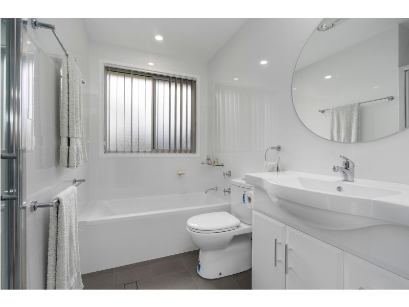 9 Sapphire Drive, Tarro NSW 2322