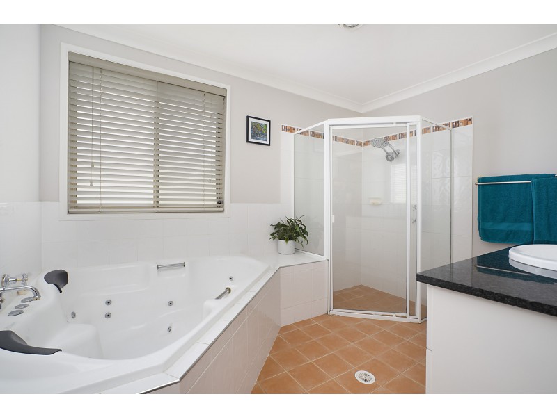 25 Yaldara Avenue, Thornton NSW 2322