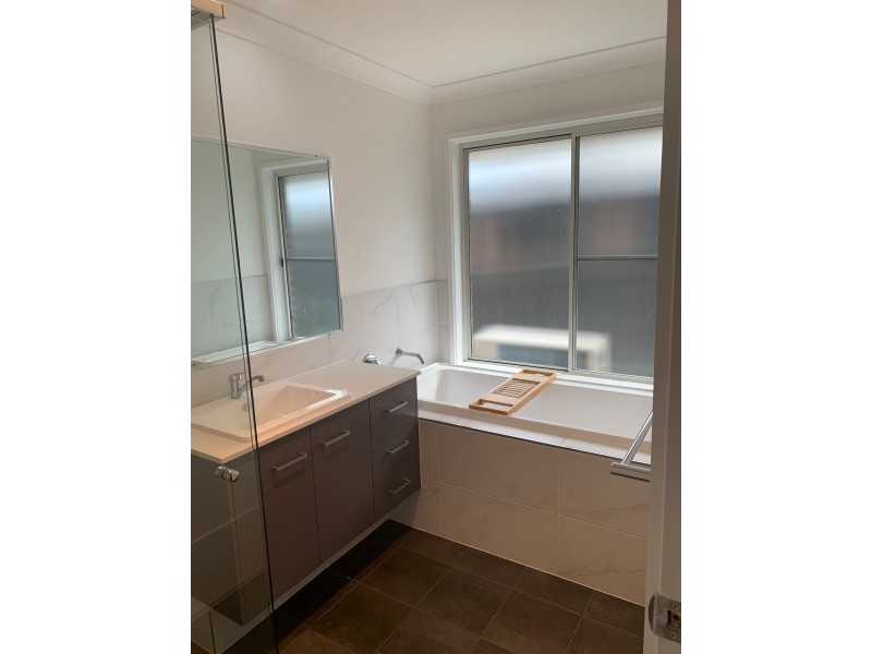 4 Warden Close, Bolwarra Heights NSW 2320