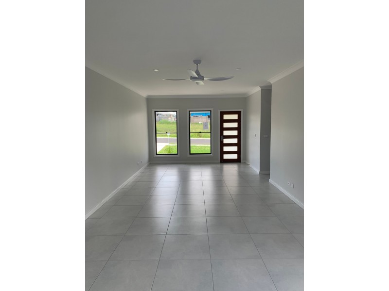 1/12 Tourmaline Drive, Rutherford NSW 2320