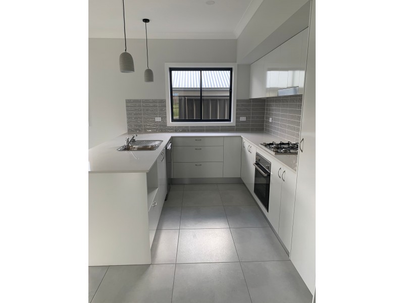 1/12 Tourmaline Drive, Rutherford NSW 2320