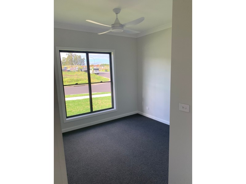 1/12 Tourmaline Drive, Rutherford NSW 2320