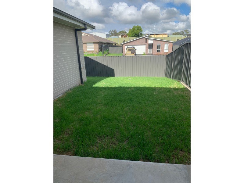 1/12 Tourmaline Drive, Rutherford NSW 2320