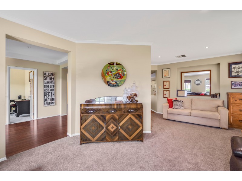 8 Cambewarra Avenue, Thornton NSW 2322