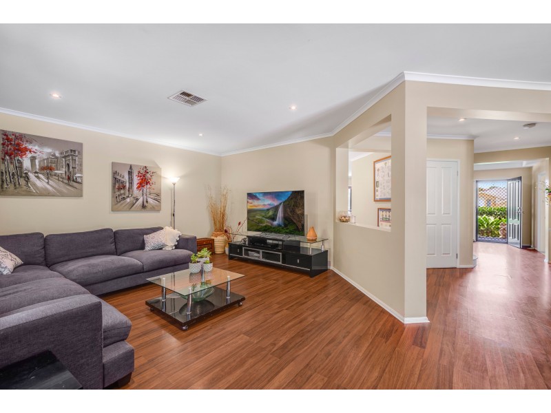 8 Cambewarra Avenue, Thornton NSW 2322