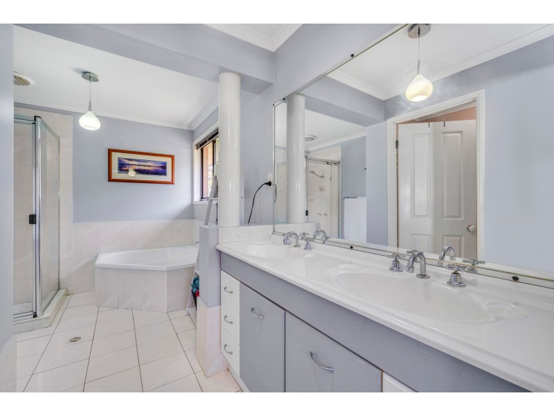 8 Cambewarra Avenue, Thornton NSW 2322