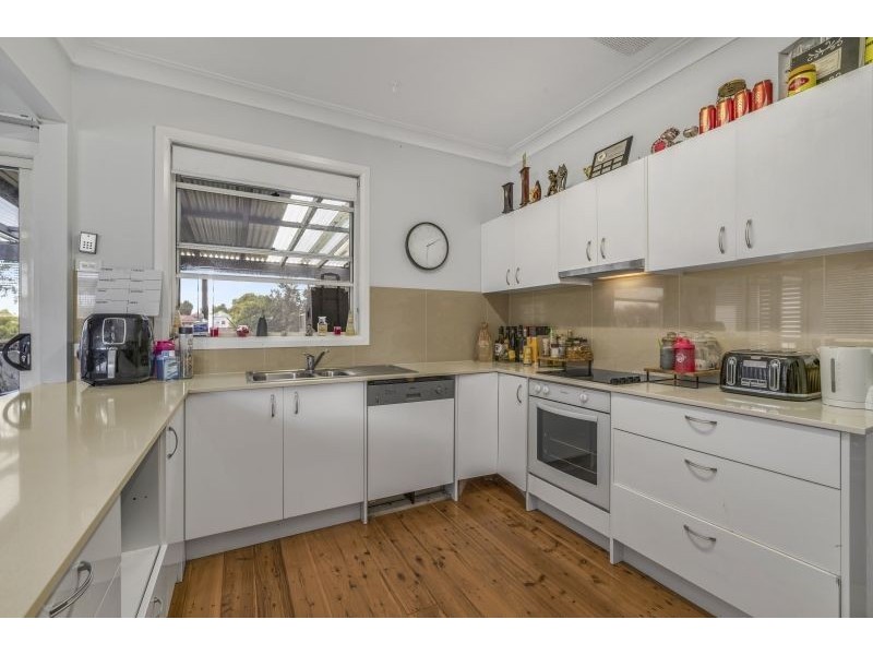 8 Russell Street, Telarah NSW 2320