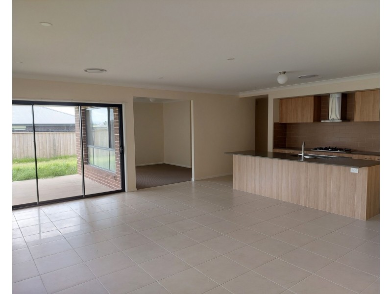 285 Settlers Boulevard, Chisholm NSW 2322