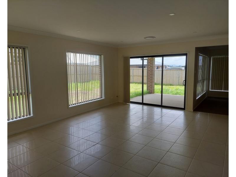 285 Settlers Boulevard, Chisholm NSW 2322