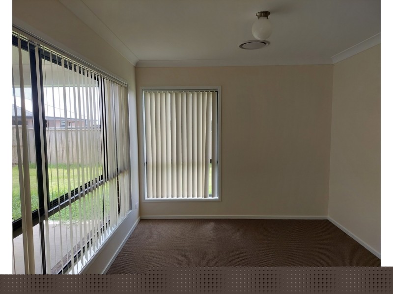 285 Settlers Boulevard, Chisholm NSW 2322