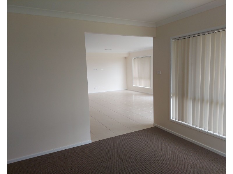 285 Settlers Boulevard, Chisholm NSW 2322