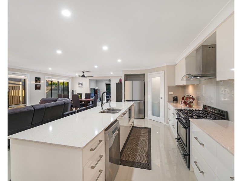 19 Laurie Drive, Raworth NSW 2321