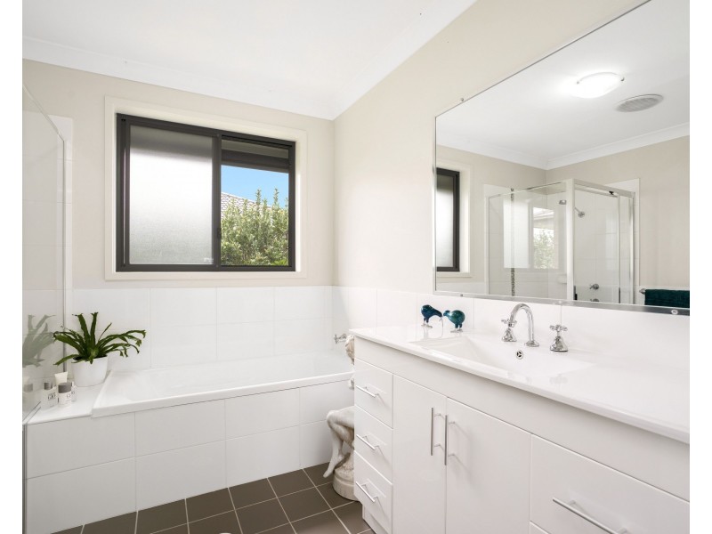 18 Laurie Drive, Raworth NSW 2321
