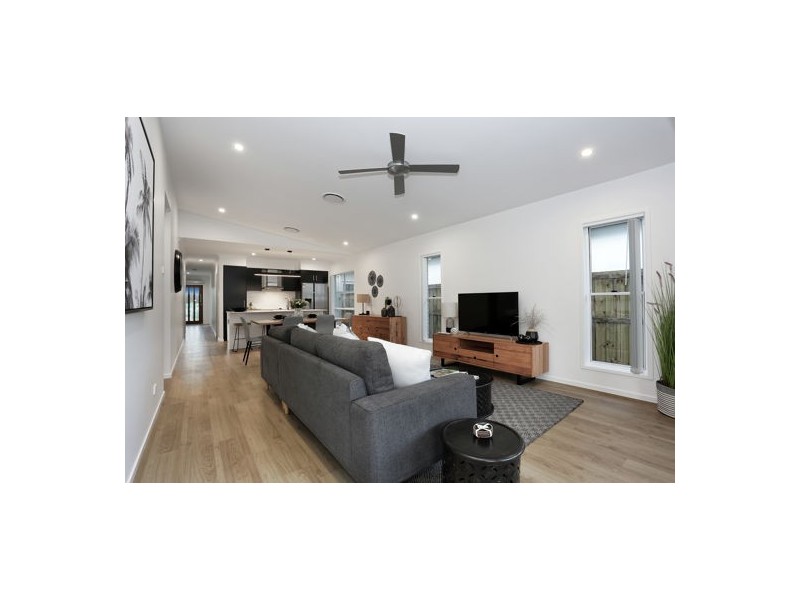 1614 Berry Crescent, Bells Creek QLD 4551