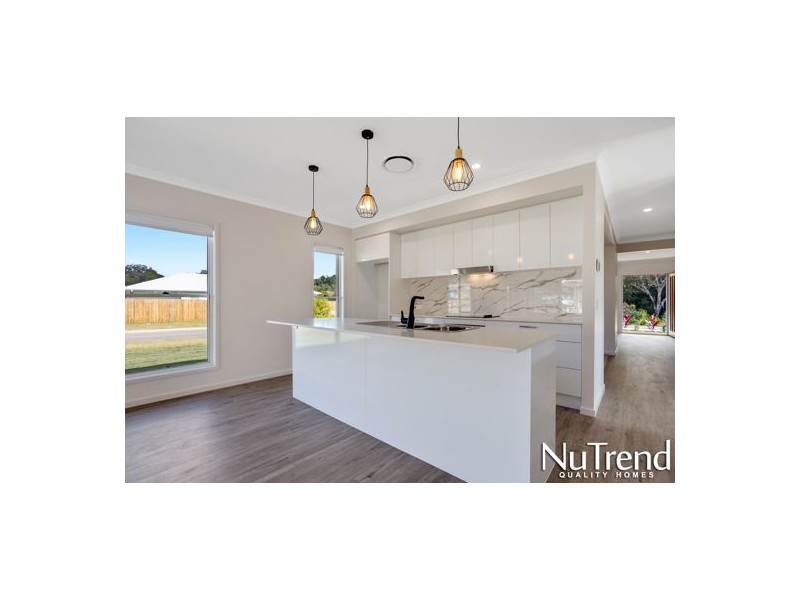 1461 Adrian Circuit, Bells Creek QLD 4551