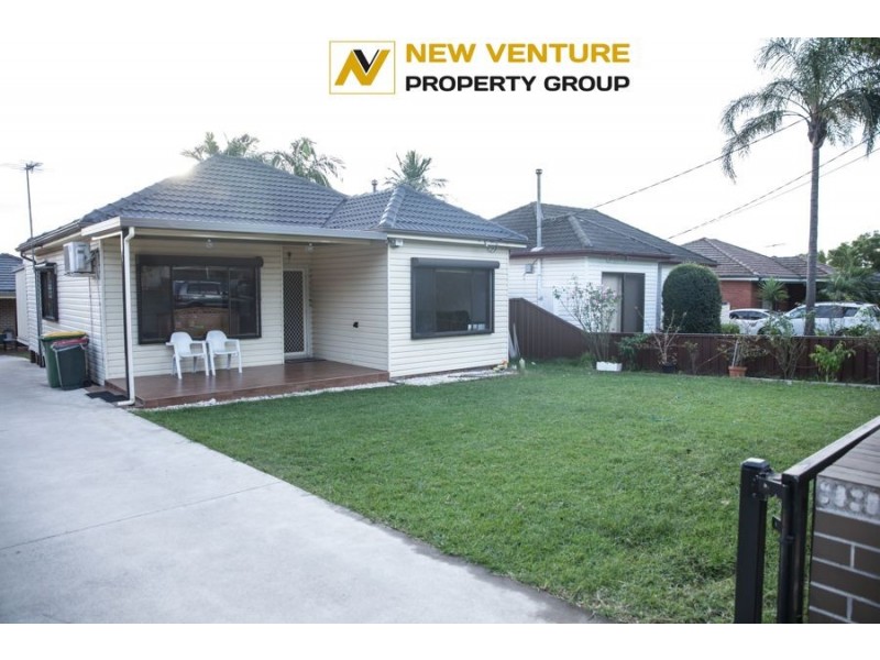 80 Ballandella Rd, Toongabbie NSW 2146