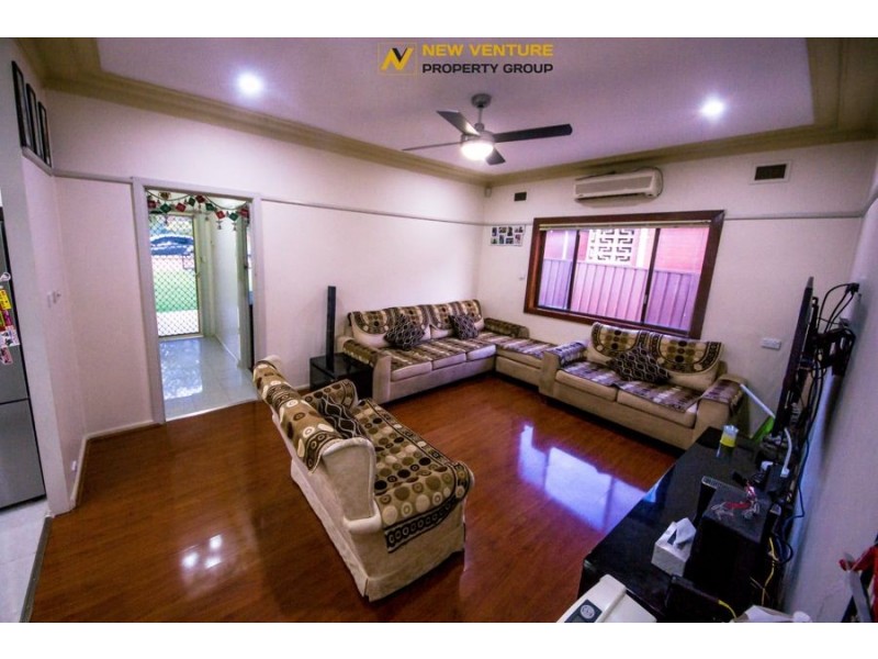 80 Ballandella Rd, Toongabbie NSW 2146