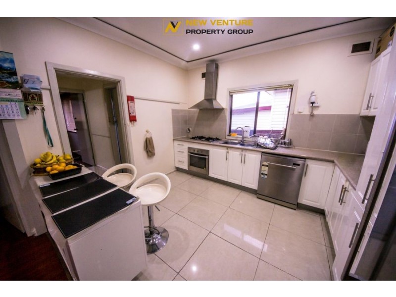 80 Ballandella Rd, Toongabbie NSW 2146