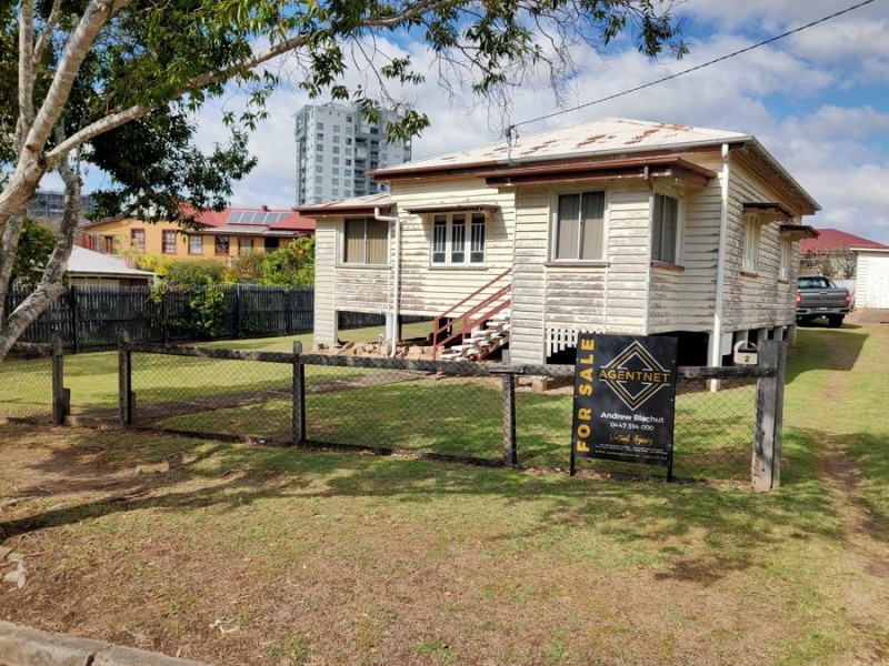 2 Elizabeth Street, Woodend QLD 4305